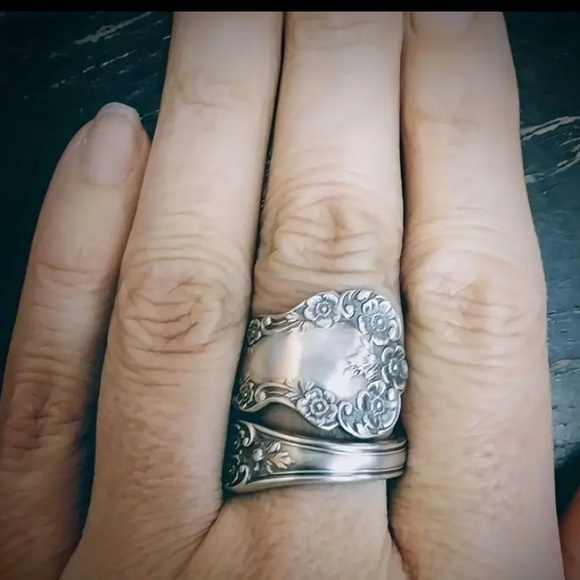 🎈New Spoon Ring Silver One Size Fits Most - Picture 1 of 3